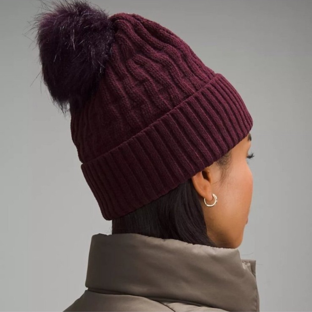 Lululemon Cable Knit Pom Beanie Hat Winter Hat Cassis NWT - Picture 3 of 9